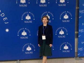 Katarzyna Białołęcka studentka ISM zaprezentuje swój referat  podczas V Kongresu Młodej Nauki