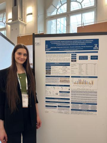 STUDENTKA ISM ALICJA FEDOR NA KONFERENCJI 